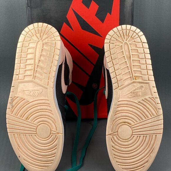 Nike Air Jordan 1 Retro High OG Crimson Tint Sneaker Shoes mens size 10 - Picture 8 of 10